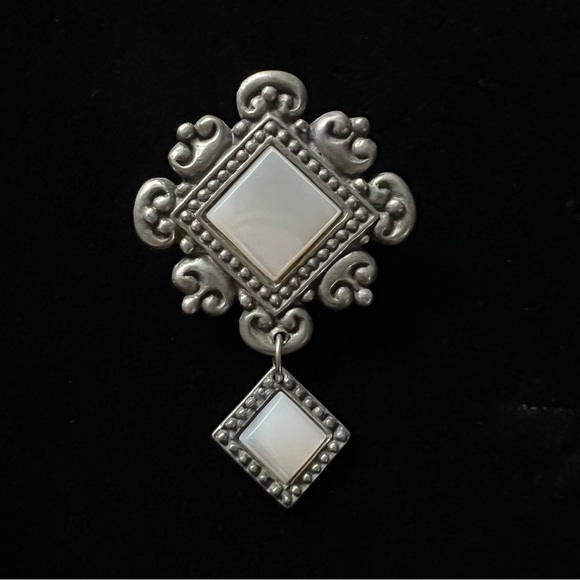 Pewter Victorian Revival Brooch Faux Mother of Pearl Seagull Pewter Canada - Picture 1 of 6